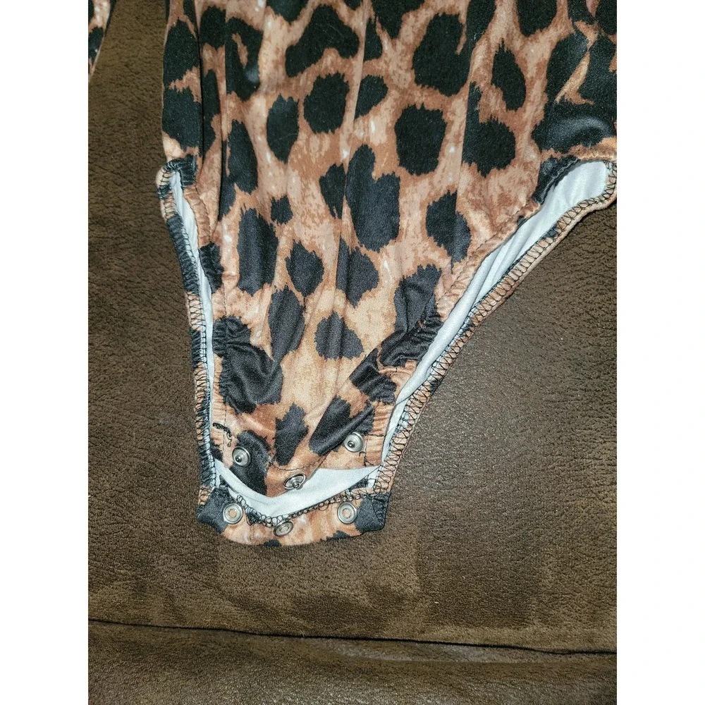 Bailey's blossoms leopard print bodysuit one piece‎ snap size 5t